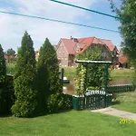 Mit Umfriedetem Garten Und Terrassen By Interhome Dom wakacyjny